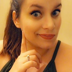 Meet your Posher, Alexandra